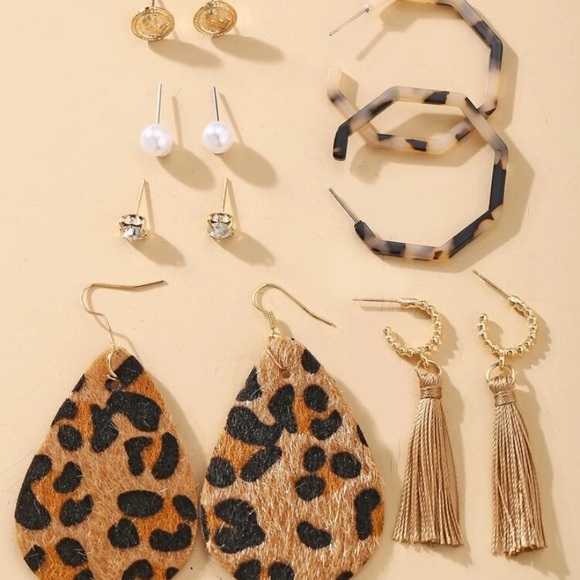Jewelry - COPY - earring bundle perfect for reselle…